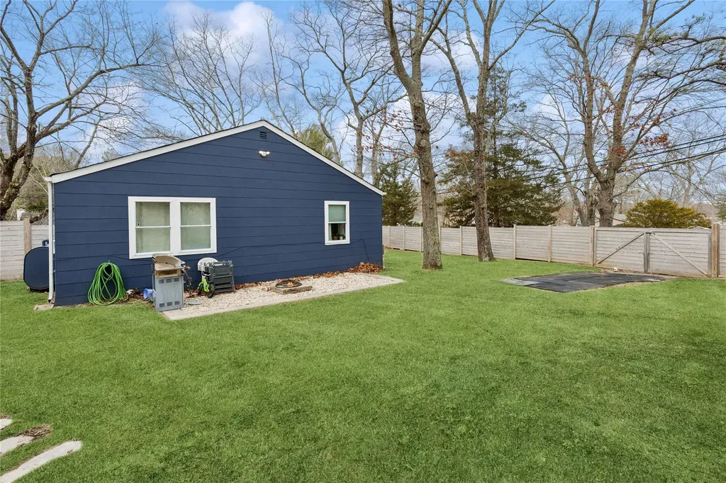 5 Sunset Trail Ridge NY 11961