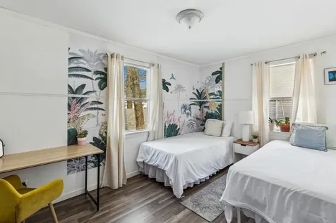 5 Sunset Trail Ridge NY 11961