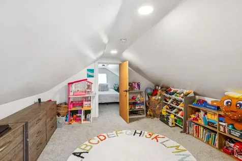 5 Sunset Trail Ridge NY 11961