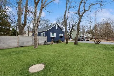 5 Sunset Trail Ridge NY 11961