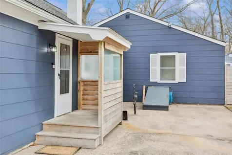 5 Sunset Trail Ridge NY 11961