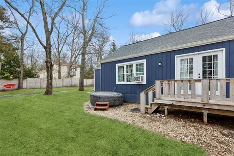 5 Sunset Trail Ridge NY 11961