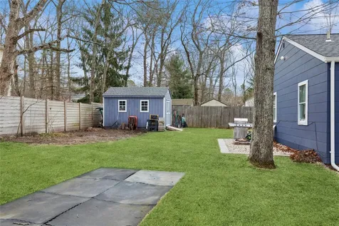 5 Sunset Trail Ridge NY 11961