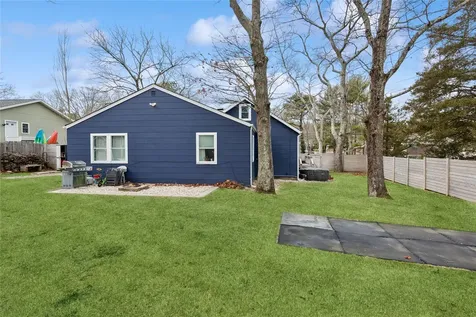 5 Sunset Trail Ridge NY 11961