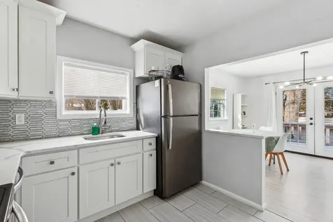 5 Sunset Trail Ridge NY 11961