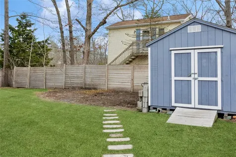 5 Sunset Trail Ridge NY 11961