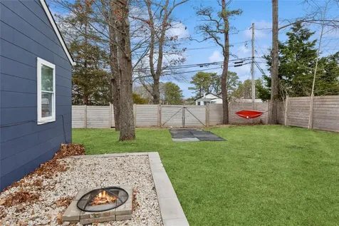 5 Sunset Trail Ridge NY 11961