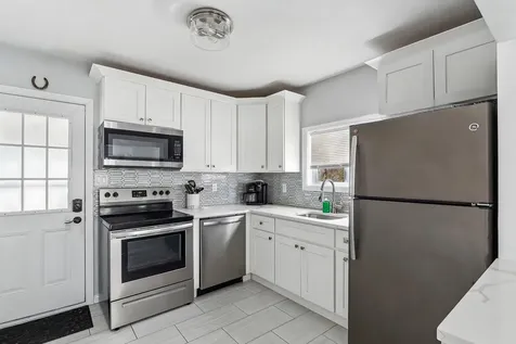 5 Sunset Trail Ridge NY 11961