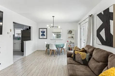 5 Sunset Trail Ridge NY 11961