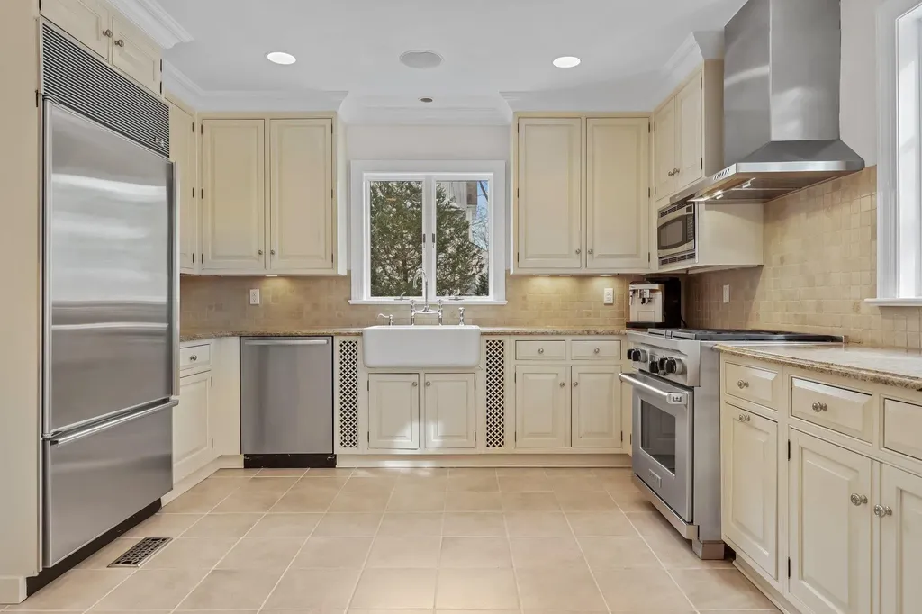 32 Grove Lane Bronxville NY 10708