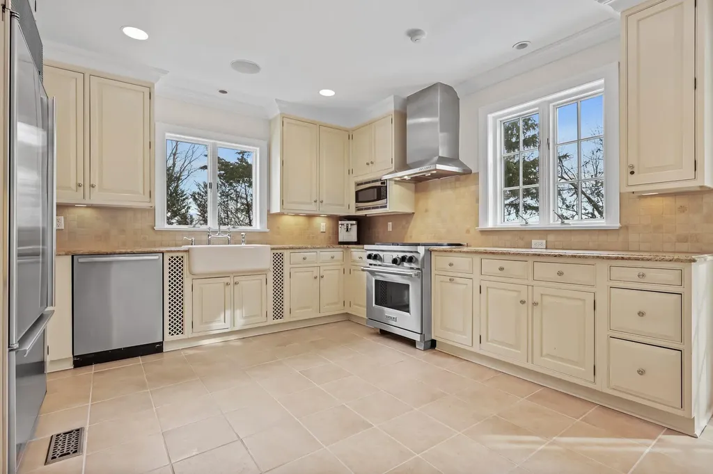 32 Grove Lane Bronxville NY 10708