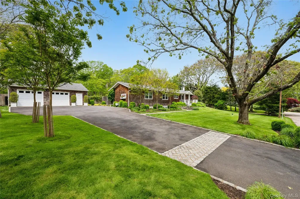 73 Charla Drive Southampton NY 11968