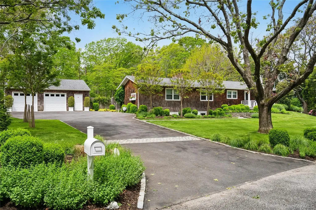 73 Charla Drive Southampton NY 11968
