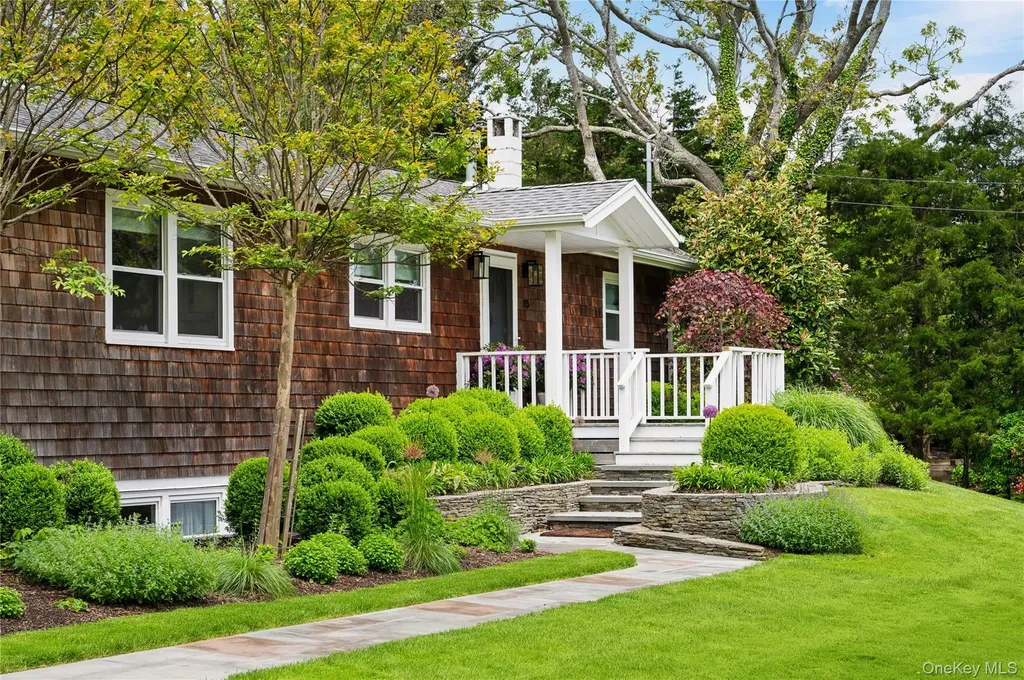 73 Charla Drive Southampton NY 11968