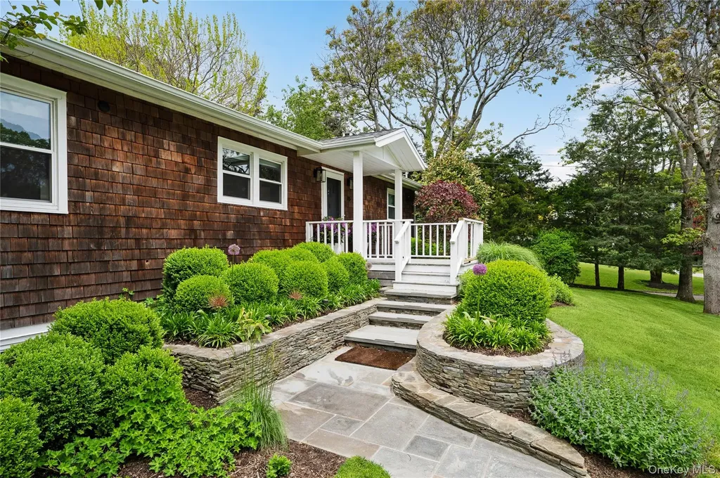 73 Charla Drive Southampton NY 11968