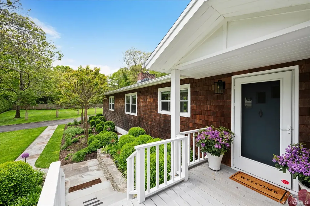 73 Charla Drive Southampton NY 11968