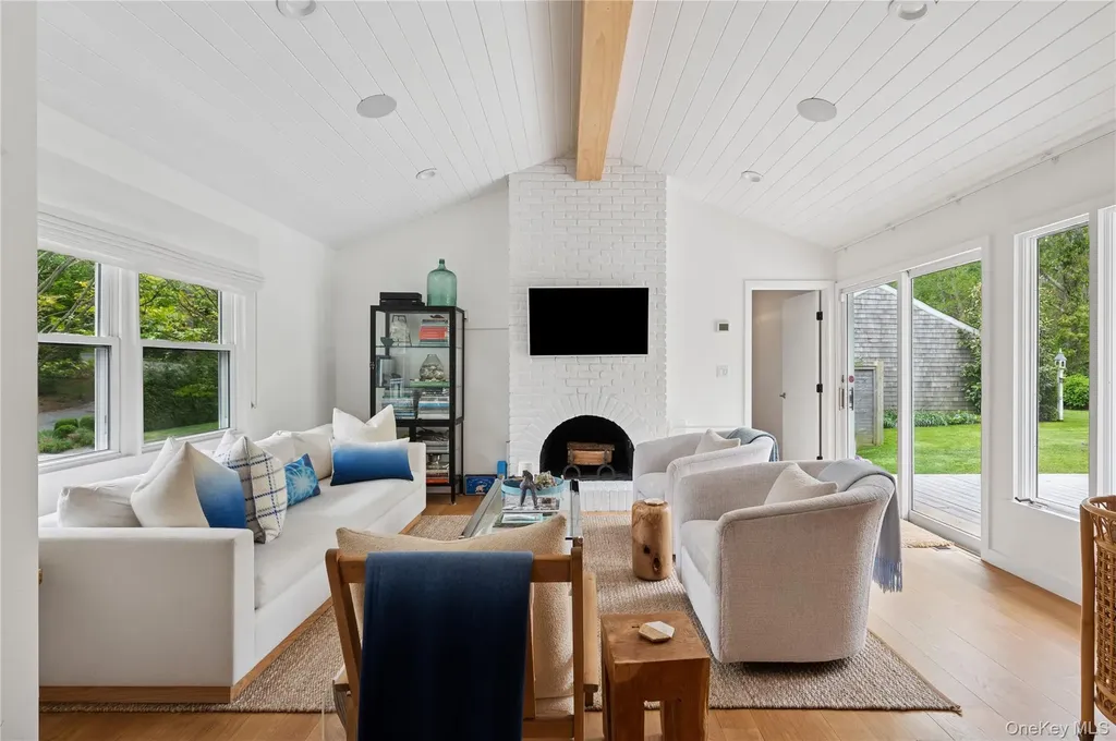 73 Charla Drive Southampton NY 11968