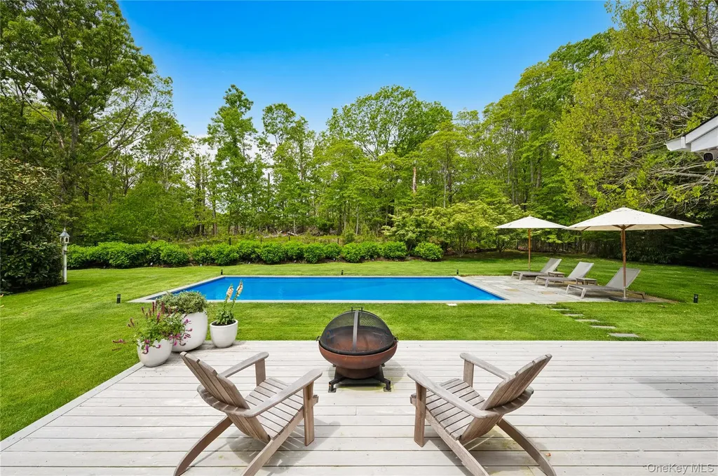 73 Charla Drive Southampton NY 11968