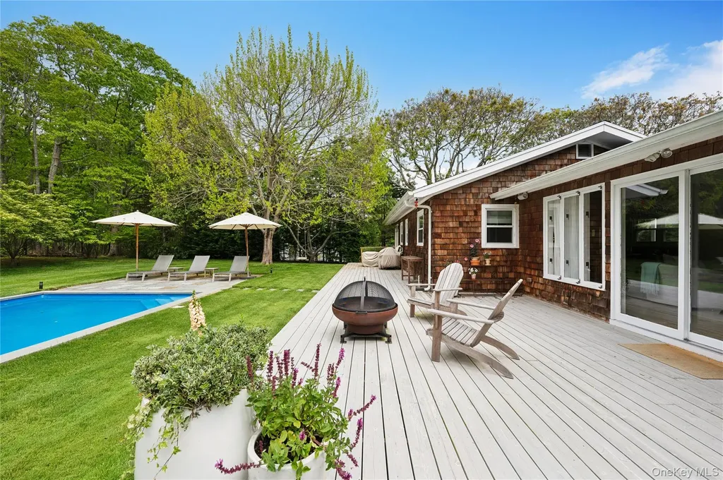 73 Charla Drive Southampton NY 11968