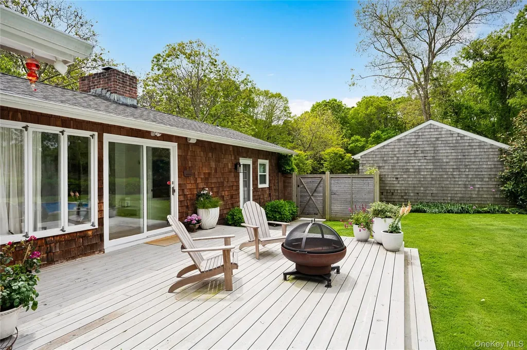 73 Charla Drive Southampton NY 11968