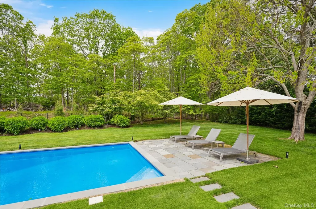 73 Charla Drive Southampton NY 11968