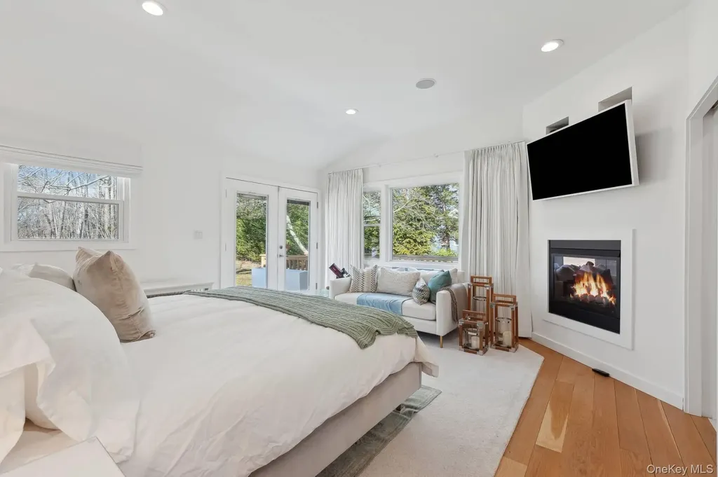 73 Charla Drive Southampton NY 11968