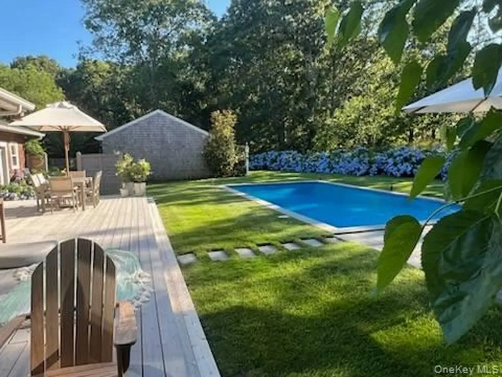 73 Charla Drive Southampton NY 11968