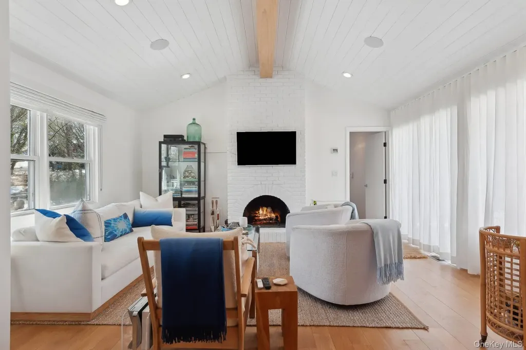 73 Charla Drive Southampton NY 11968