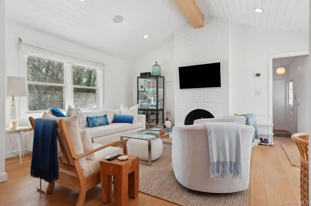 73 Charla Drive Southampton NY 11968