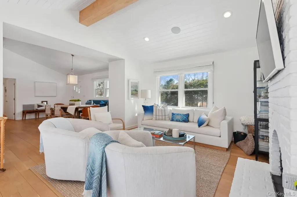 73 Charla Drive Southampton NY 11968