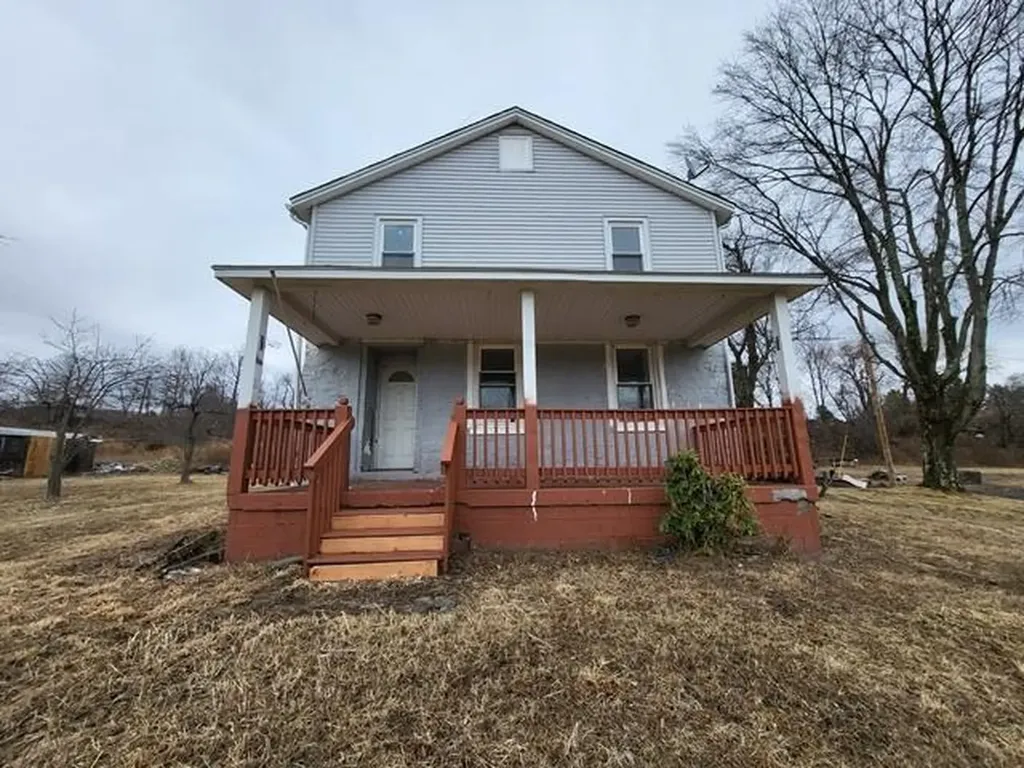 12 Hampton Road Marlboro NY 12542