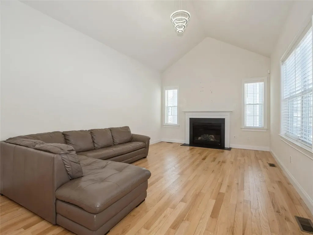 60 Kensington Lane Poughkeepsie NY 12603