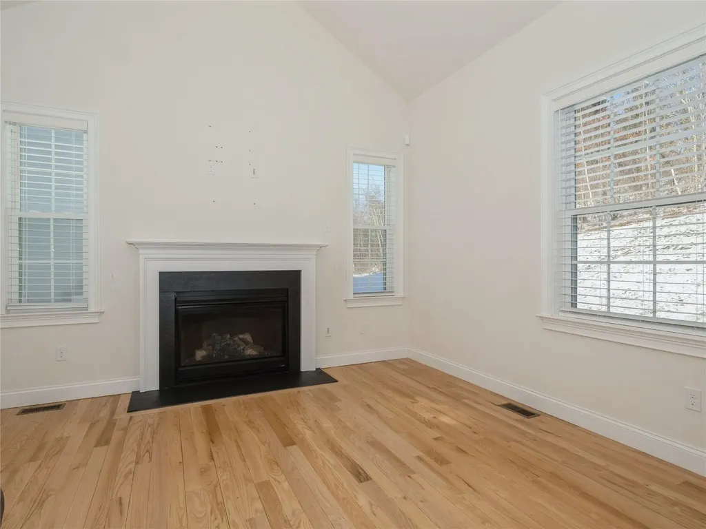 60 Kensington Lane Poughkeepsie NY 12603