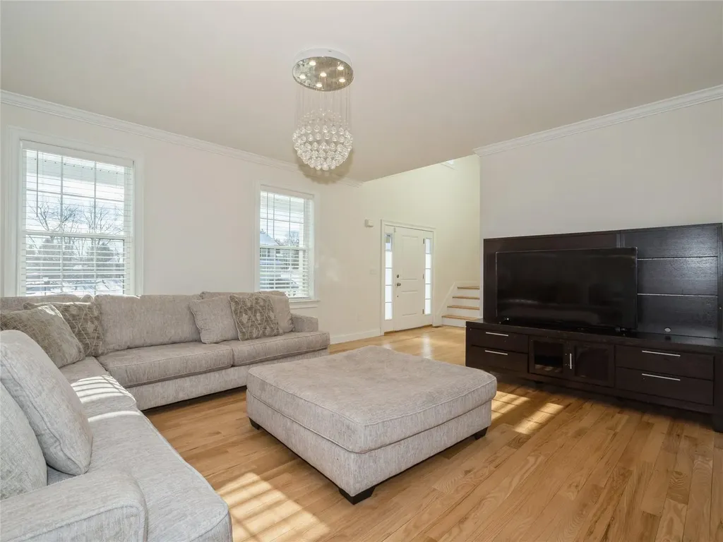 60 Kensington Lane Poughkeepsie NY 12603