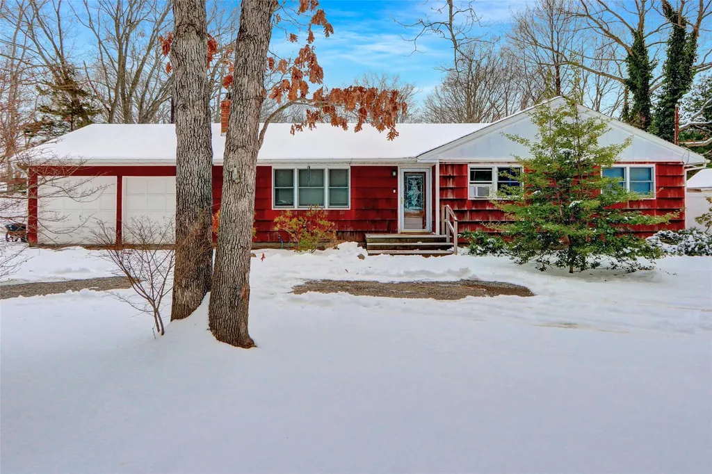 375 Miller Place Road Brookhaven NY 11764