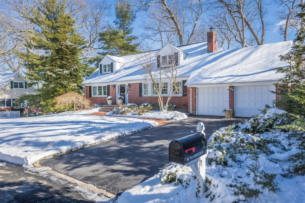 16 Waterview Drive Centerport NY 11721