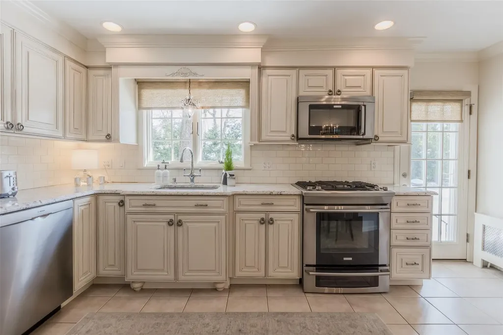 16 Waterview Drive Centerport NY 11721