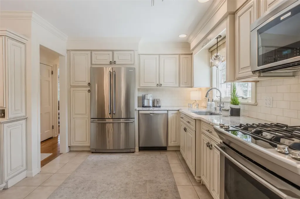 16 Waterview Drive Centerport NY 11721