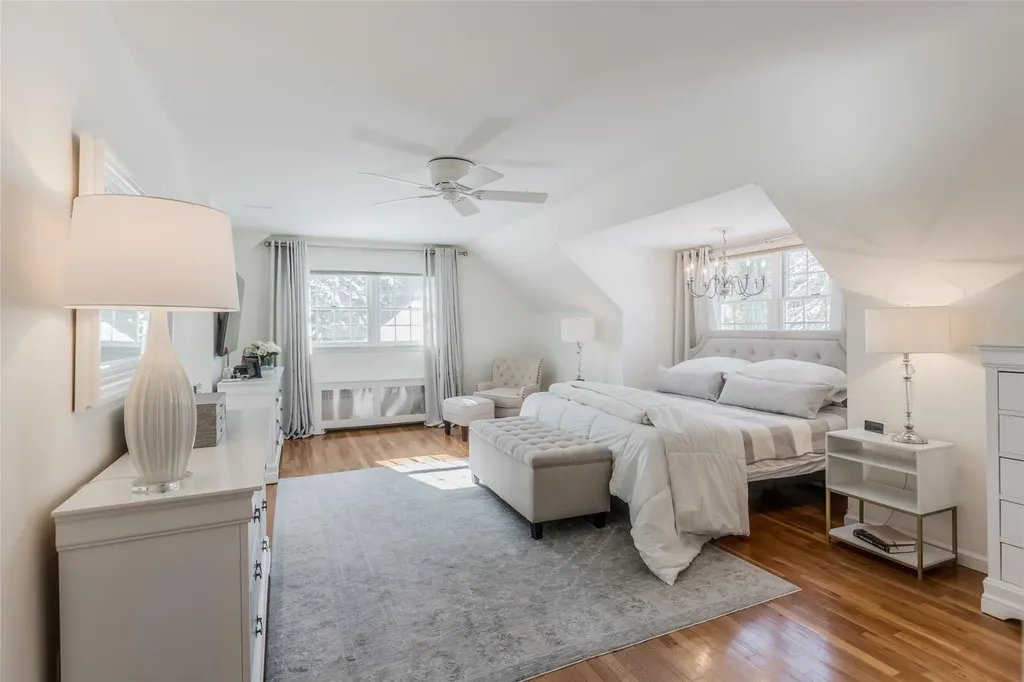 16 Waterview Drive Centerport NY 11721