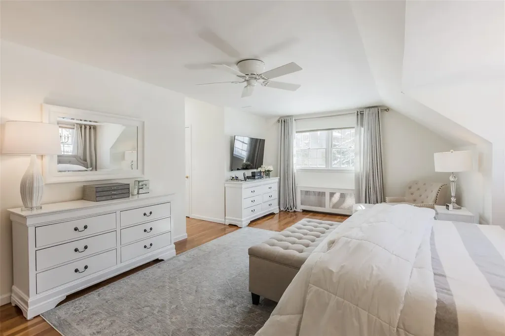 16 Waterview Drive Centerport NY 11721