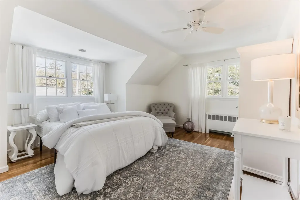 16 Waterview Drive Centerport NY 11721
