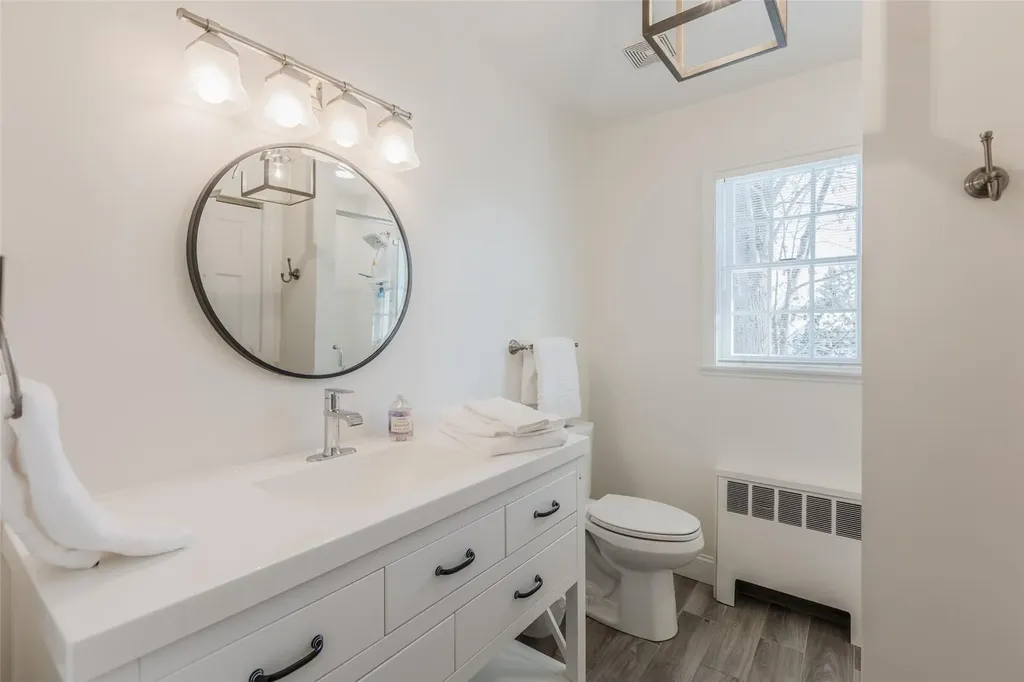 16 Waterview Drive Centerport NY 11721