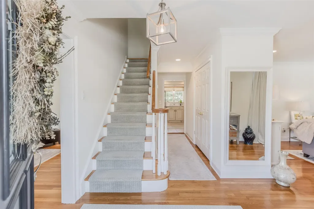 16 Waterview Drive Centerport NY 11721