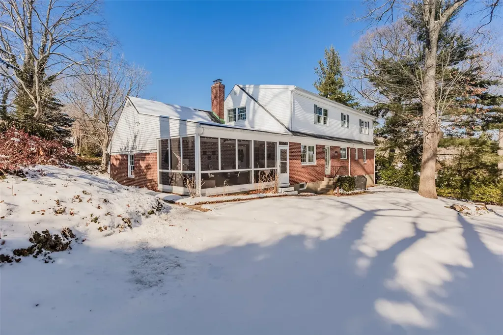 16 Waterview Drive Centerport NY 11721