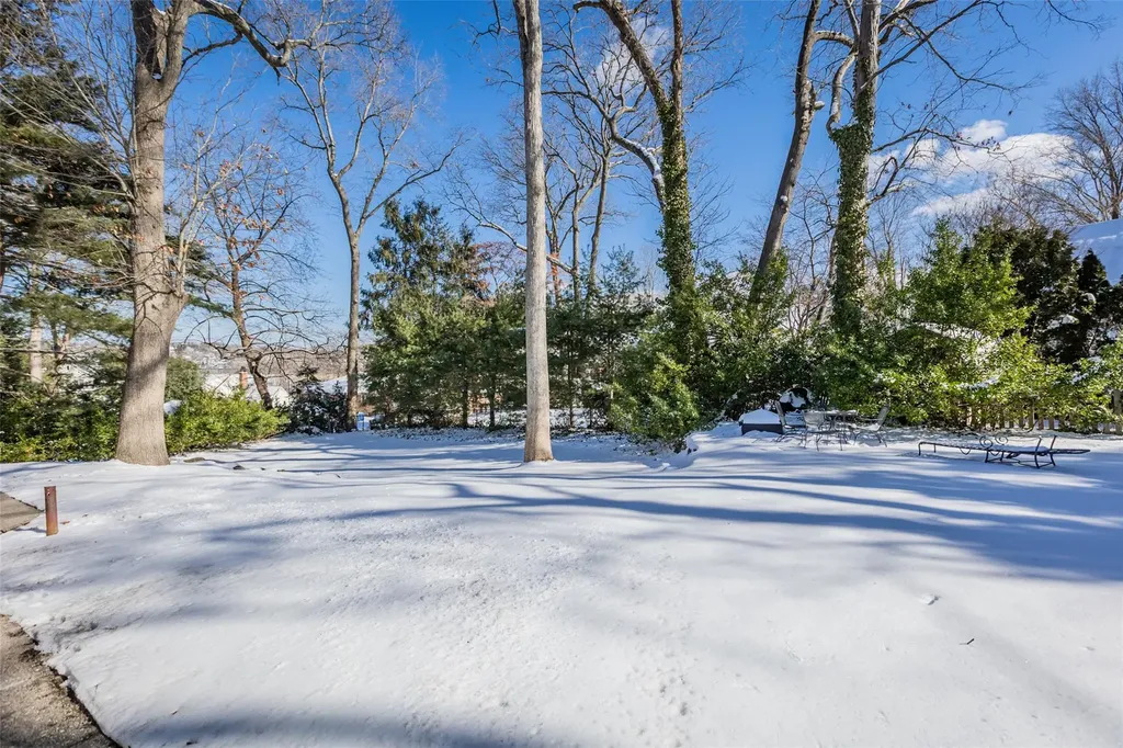 16 Waterview Drive Centerport NY 11721