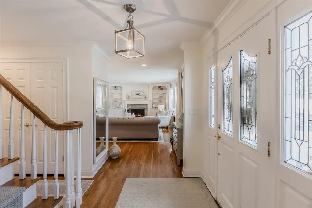 16 Waterview Drive Centerport NY 11721