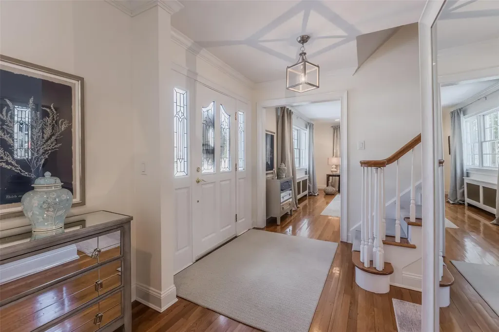 16 Waterview Drive Centerport NY 11721