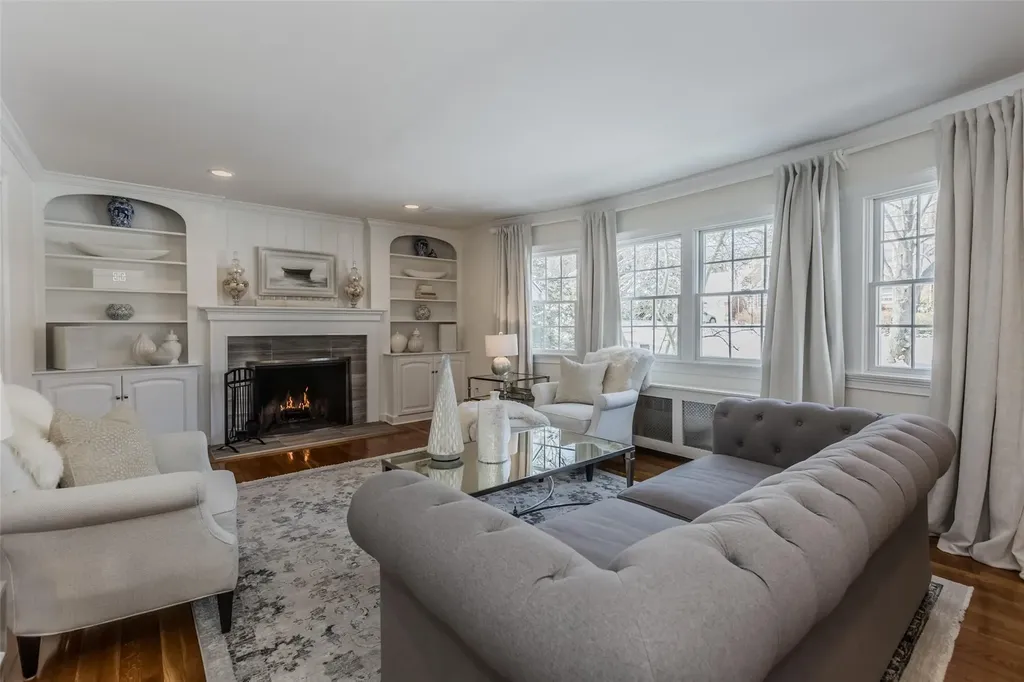 16 Waterview Drive Centerport NY 11721