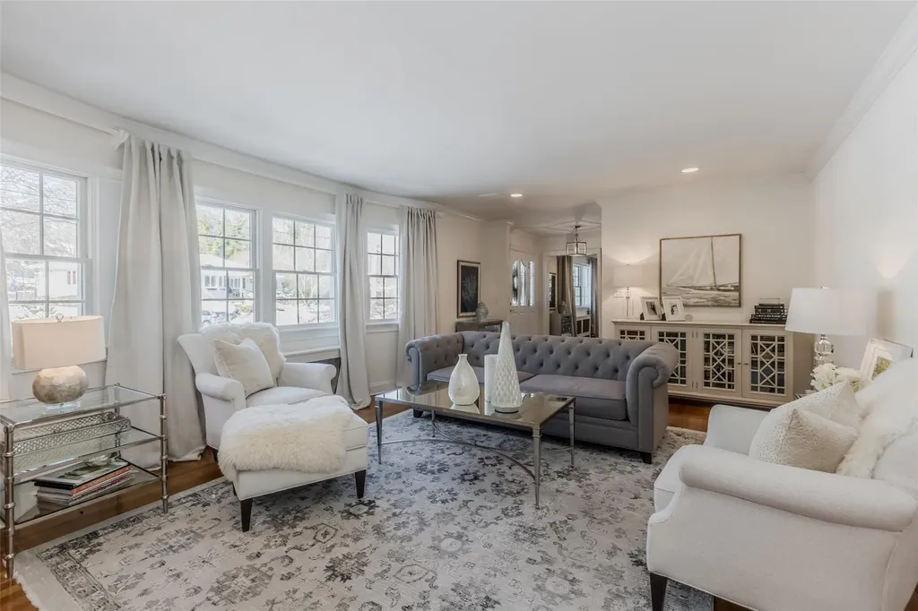 16 Waterview Drive Centerport NY 11721