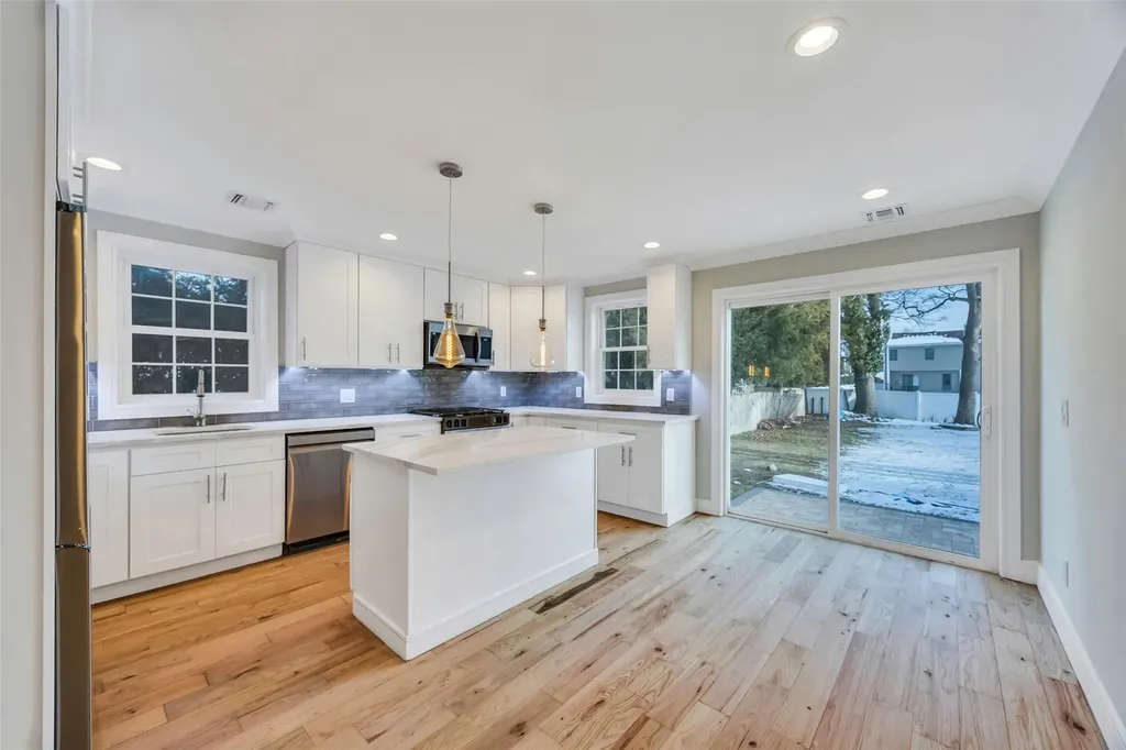 45 Ash Street Lindenhurst NY 11757